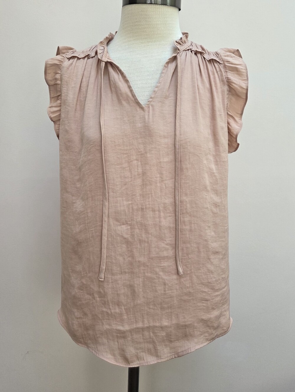 Jones & Co Pale Beige Pink Ruffle Flutter Sleeve Top, Size Small